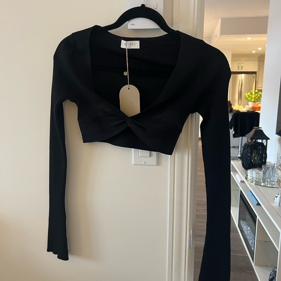 Meshki crossed crop - Picture 1 of 2